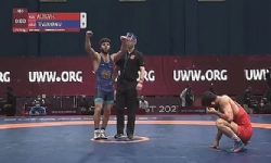 ​Armenian wrestler beats Azerbaijani rival, clinches gold at European Olympic Qualifier