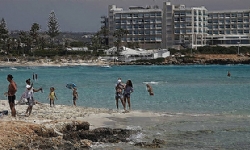 ​Kıbrıs Ermenistan’dan gelen turistleri kabul edecek
