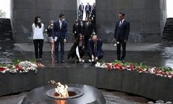 ​Irak Parlamento heyeti, Ermeni Soykırımı Anıt Kompleksi`ni ziyaret etti