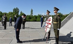 ​Gürcistan Başbakanı, Ermeni Soykırımı Anıt Kompleksi`ni ziyaret etti