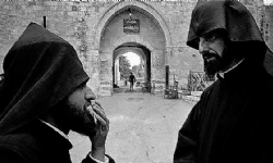 ​Kudüs Ermeni Patrikliği`nin ruhanilerinden biri ırkçı saldırıya maruz kaldı