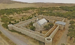 ​Bir grup Ermeniler, Rus askerlerin eşliğinde Amaras Manastırını ziyaret etti
