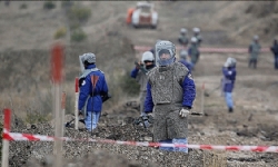 Azerbaycan, 97 bin mayının haritaları karşılığında gözaltındaki 15 Ermenistanlıyı iade etti