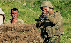 Azerbaycan Silahlı Kuvvetleri Ermenistan’ın Gegharkunik idari bölgesinde İspanyol gazetecilerini öl