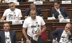 Ermenistan Parlamentosu`nun ilk oturumda muhalefetten protesto