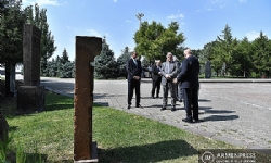 ​Uruguay Dışişleri Bakanı`ndan Ermeni Soykırımı Anıtı`na ziyaret