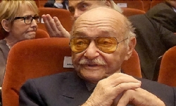 Türk sinemasının üretken yönetmeni Aram Gülyüz