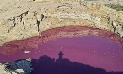 ​Dünyayı tedirgin eden görüntü! Kutsal kitapta da geçen kıyametin habercisi göl kırmızıya döndü