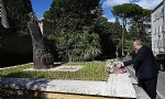 ​President Sarkissian lays flowers at bronze statue of Gregory of Narek in Vatican Gardens