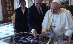 Pope Francis sends a personal message to Lionel Messi