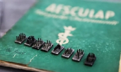 Auschwitz toplama kampından kalan dövme setinin satışı engellendi