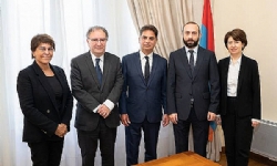 ​Paris`te Ermenistan Dışişleri Bakanı Fransa`lı Ermeni cemaati temsilcileri ile bir araya geldi