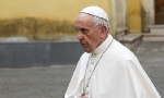 ​Papa, bir kadınla ilişkisi ortaya çıkan Paris piskoposunun istifasını kabul etti