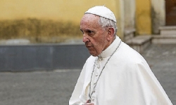 ​Papa, bir kadınla ilişkisi ortaya çıkan Paris piskoposunun istifasını kabul etti