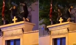 Kadıköy`de kilise duvarının üzerine çıkarak oynayan 3 kişiye dava açıldı