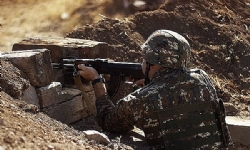 ​Azerbaycan Ermenistan askeri mevzilerine doğru ateş açtı, karşılık ateşle düşman susturuldu