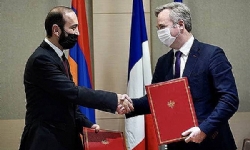 ​Ermenistan ve Fransa Dışişleri Bakanları Ermeni-Fransız ekonomik işbirliğinin yol haritasını imza