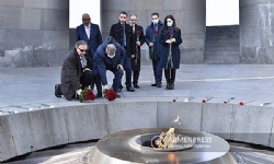 ​Filistin’den gelen heyet, Ermeni Soykırımı Anıtı`nı ziyaret etti