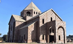 ​Kaliforniya`da yeni açılan Ermeni Kilisesi, Eçmiadzin`deki St. Hripsime kilisesinin benzerliğinde y