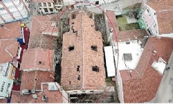 Türkiye’de defineciler talan etti! Ermeni Kilisesi’nde çökme tehlikesi