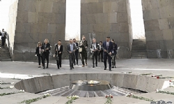 ​Birleşik Krallık heyeti, Ermeni Soykırımı Anıtı’nı ziyaret etti