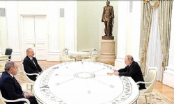 ​Putin, Aliyev ve Paşinyan ile Karabağ`ı görüştü
