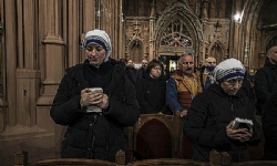 Ukrayna`da Ortodoks ve Katolik dini bayramları savaşın gölgesinde kutlanıyor