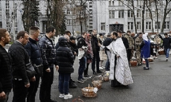 Ukrayna`da Hıristiyan Ortodokslar, Paskalya Bayramı`nı savaşın gölgesinde kutluyor
