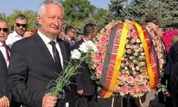 ​Almanya Büyükelçisi, Ermeni Soykırımı kurbanlarının anısına saygı duruşunda bulundu