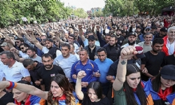 ​Protestocular Ermenistan Başbakanı`nın İstifasını İstedi