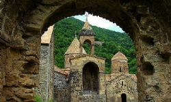 Lahey Mahkemesi Ermenistan`ı Karabağ anıtlarının sahibi olarak tanıdı