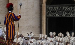 ​Katoliklerin ruhani lideri Papa Francis 10 kişiyi aziz ilan etti