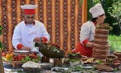 Ermenistan`da geleneksel dolma festivali düzenlendi
