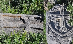 Kars’ta tarihi mezarlar, define avcılarının hedefi oldu