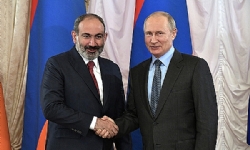 Paşinyan ile Putin Karabağ`ı görüştü