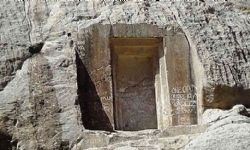 ​Kaçak defineciler, altın uğruna Van`daki Ermeni tarihi tapınağı tahrip ettiler
