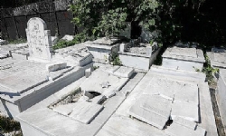 Hasköy Yahudi Mezarlığı`na saldırı: 36 mezar taşı tahrip edildi
