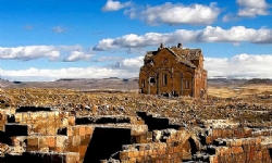 Saklı kent Ani görenleri büyülüyor
