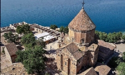 Tarihi Aghtamar Surp Haç Kilisesi`ne yıllık inanç gezisi