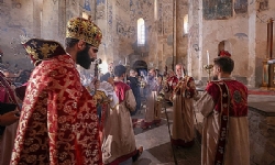 ​Van`s historic Akdamar Church welcomes faithful for annual service