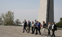 Belçika Parlamentosu Belçika-Ermenistan Dostluk Grubu milletvekilleri Ermeni Soykırımı Anıtı`nı ziy