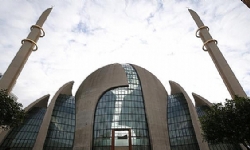 Köln`de cuma günleri hoparlörden ezan okunacak