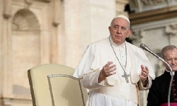 Papa`dan `pornografi` uyarısı