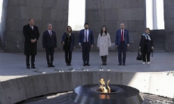 Geçmişi hatırlamalıyız! Fransız milletvekilleri Ermeni Soykırımı Anıtı`nı ziyaret etti