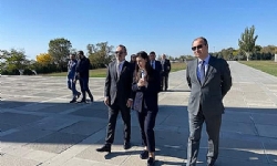 Yunanistan Dışişleri Bakan Yardımcısı Soykırım Anıtı’nı ziyaret etti
