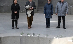 ​Yunanistan heyeti Ermeni Soykırımı Anıtı`nı ziyaret etti