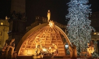 Vatikan’da Noel Ağacı Işıklandırıldı