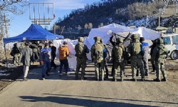 Laçin koridoru üç gündür bloke durumda, Ermenistan`dan insani kriz uyarısı