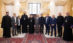 ​Tüm Ermeniler Katolikosu Artsakh yetkililerini Ermenistan`da kabul etti