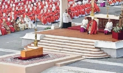 ​Eski Papa 16. Benedikt son yolculuğuna uğurlandı